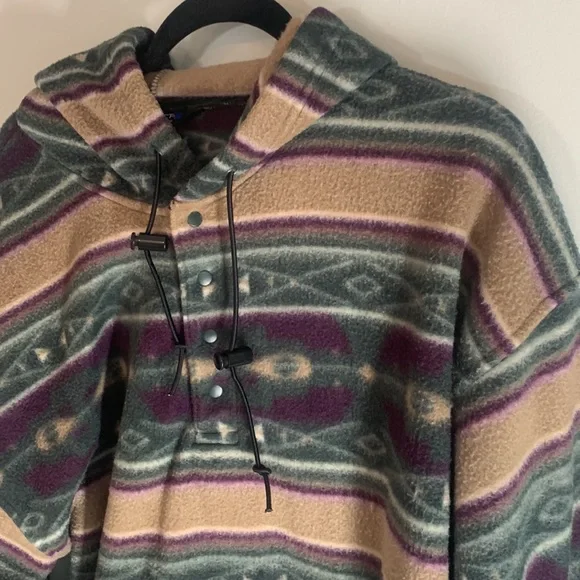 Cozy Aztec polartec hoodie that feels like a blanket! - Picture 2 of 4